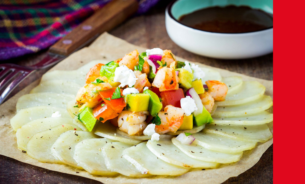 Salade avocat et crevettes sur carpaccio de pommes de terre