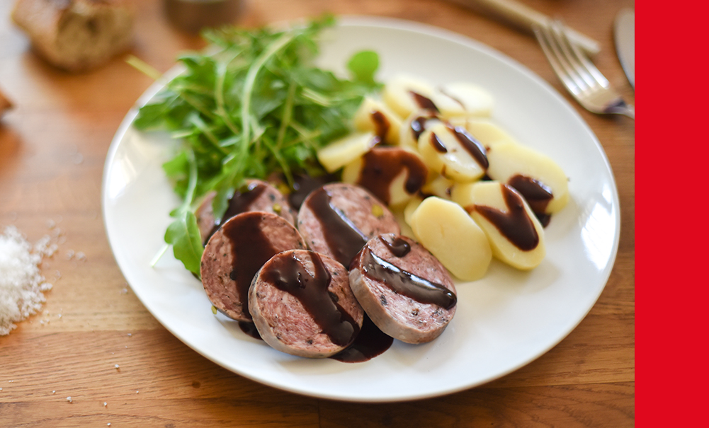 Saucisson chaud sauce marchande et ses pommes de terre vapeur